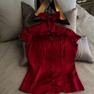 Nanette Lepore Burgundy Silk Blouse with Bow Tie & keyhole neck opening. 💯 Silk
